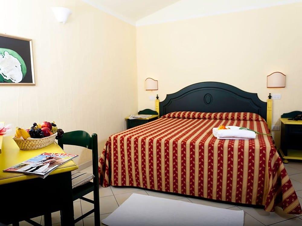 Comfortable Sardinian Villa with Pool 2