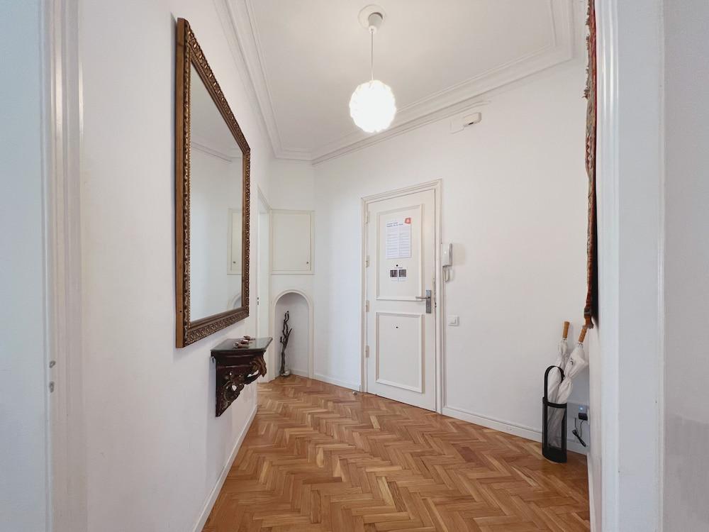 Stay U-Nique Apartments Roger Lluria 1