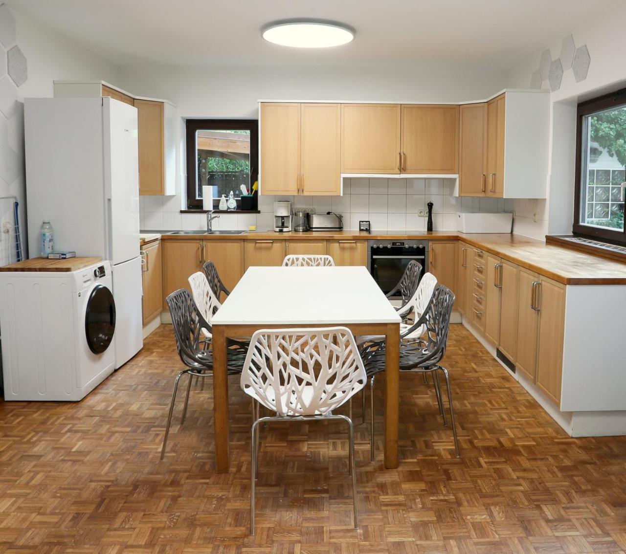 10 Min Subway U-Bahn To Marienplatz 130 M2 - 4br - 2bath 1