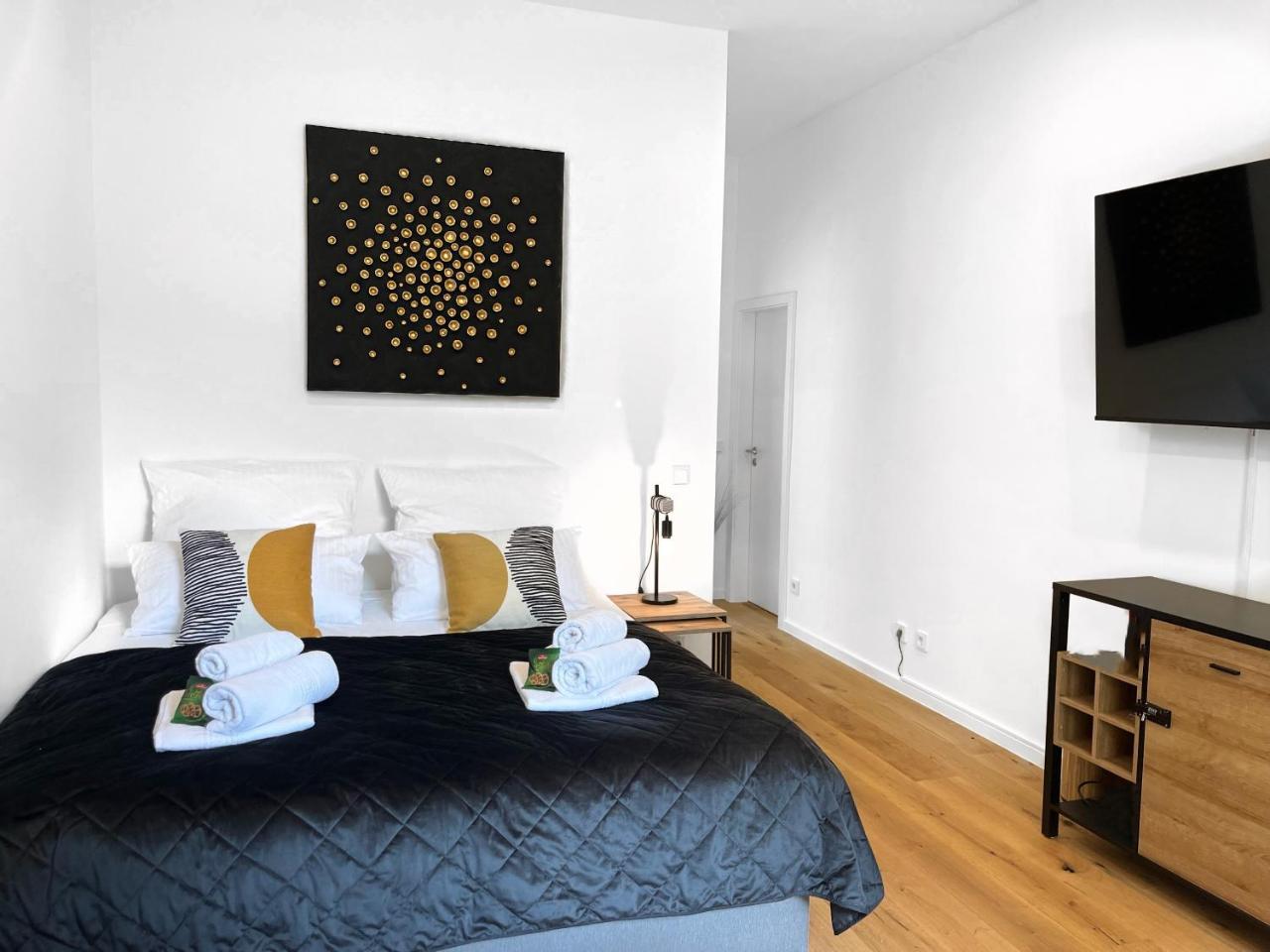 Leni Living - Klein! Fein! Dein!