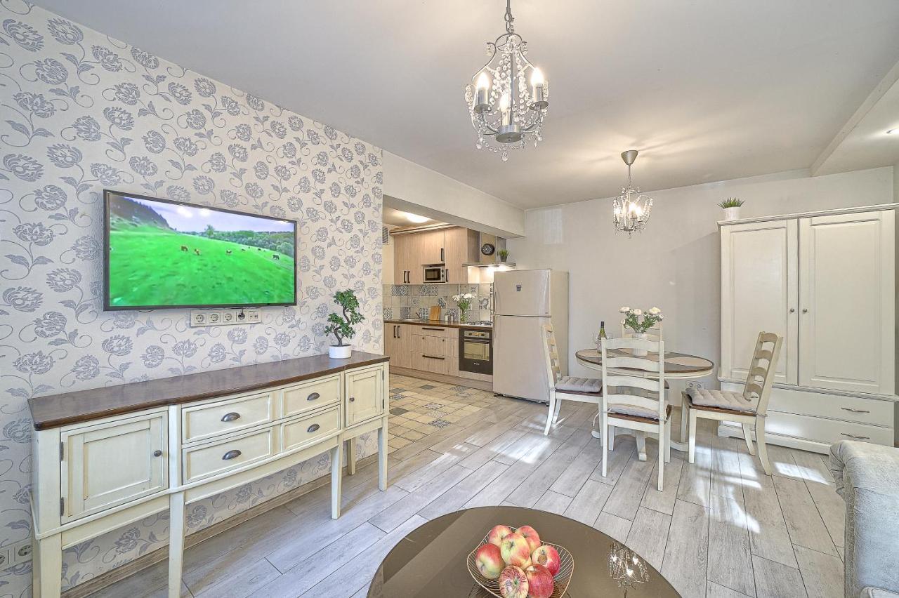 Elegant Apartment in Old Town Vilnius Self Check in 24x7 by H&H