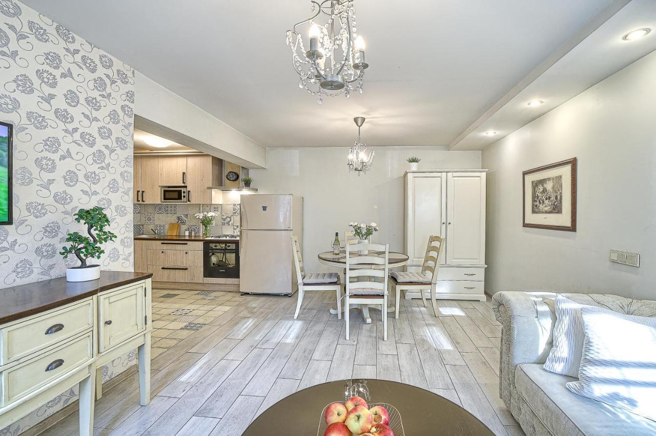 Elegant Apartment in Old Town Vilnius Self Check in 24x7 by H&H 2