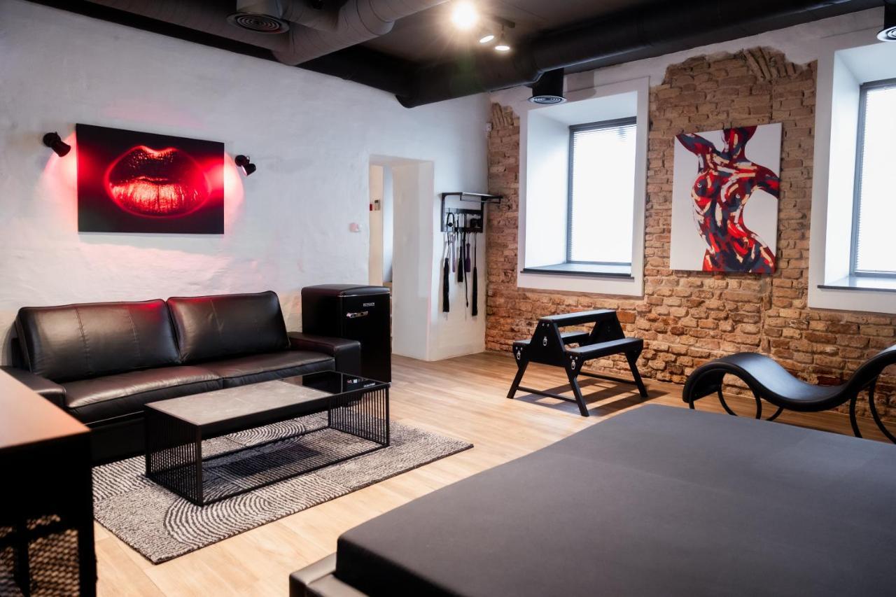 Bdsm Black Apartments (Adults Only)