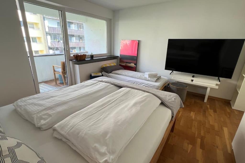 2 Br- New, Cozy Apartment for 5 People 2