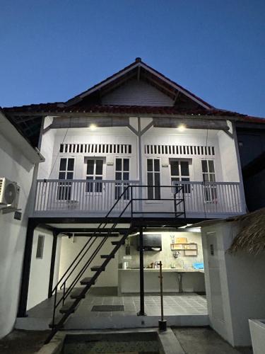 White Sandat Guest House