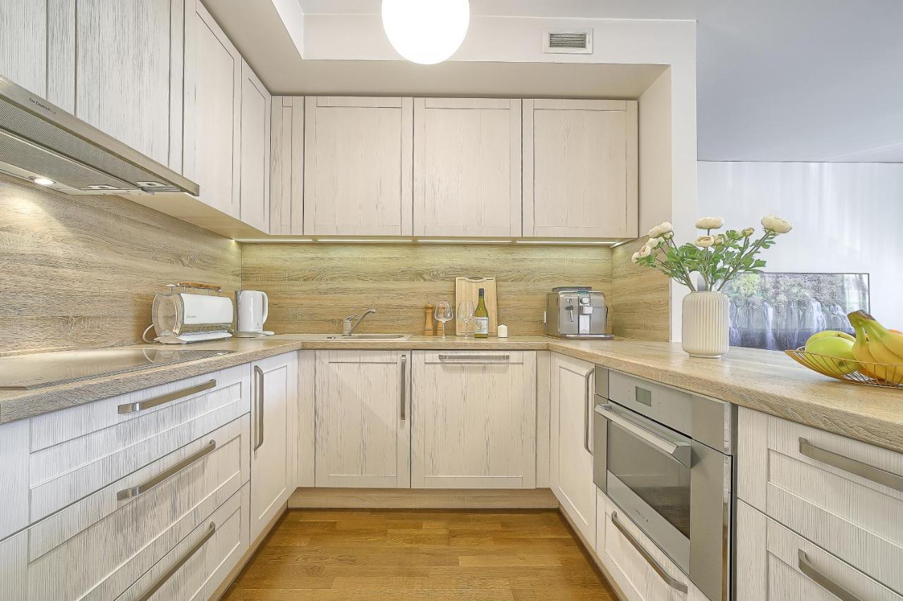 Family Oasis Apartments X Free Parking X Self Check in 24x7 1