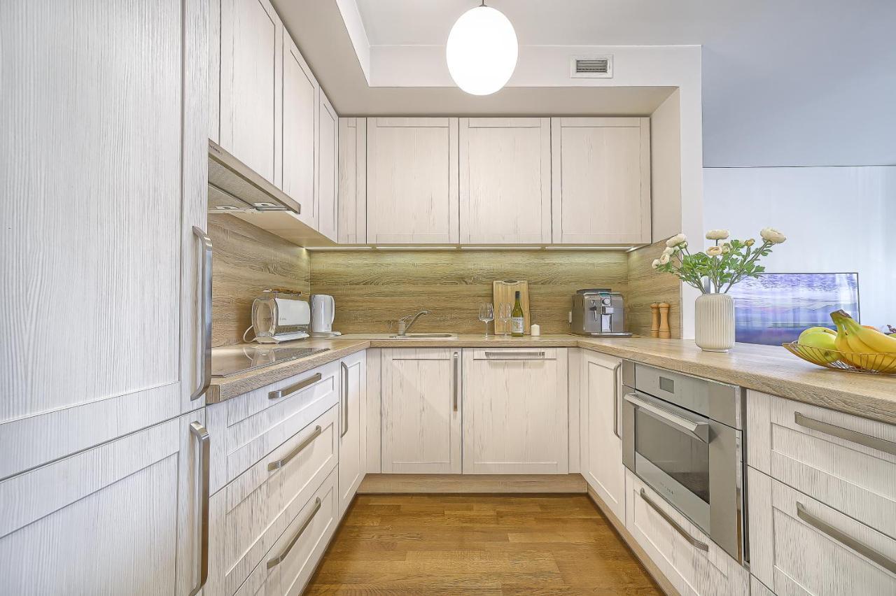 Family Oasis Apartments X Free Parking X Self Check in 24x7 2