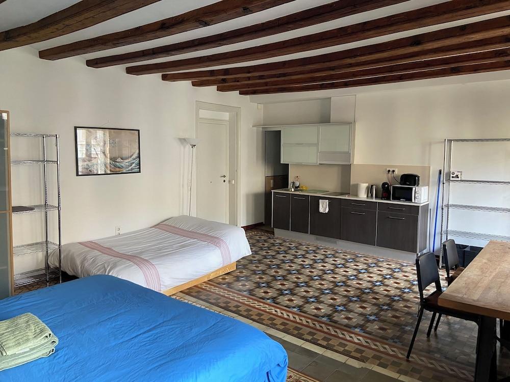 Lovely 2-Bed Apartment in Barcelonas Best Location 2