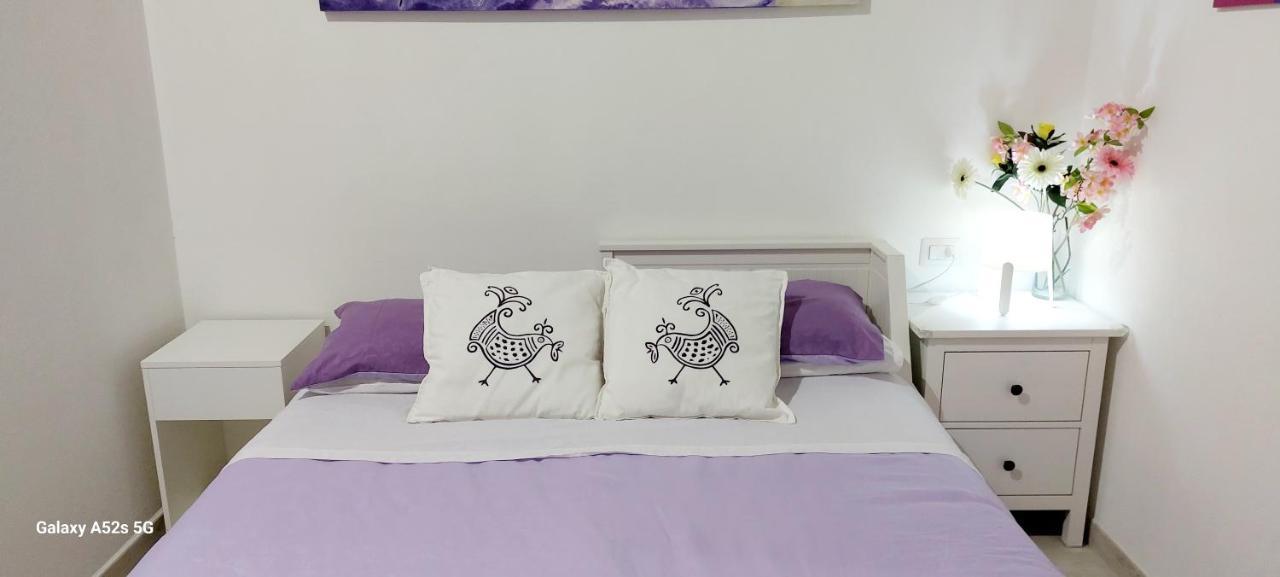 Benny's Rose House 1