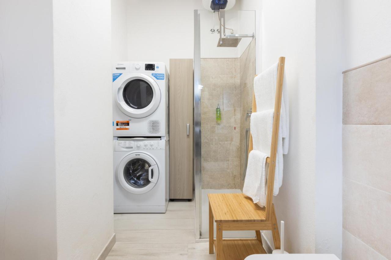 Benny's Rose House 2