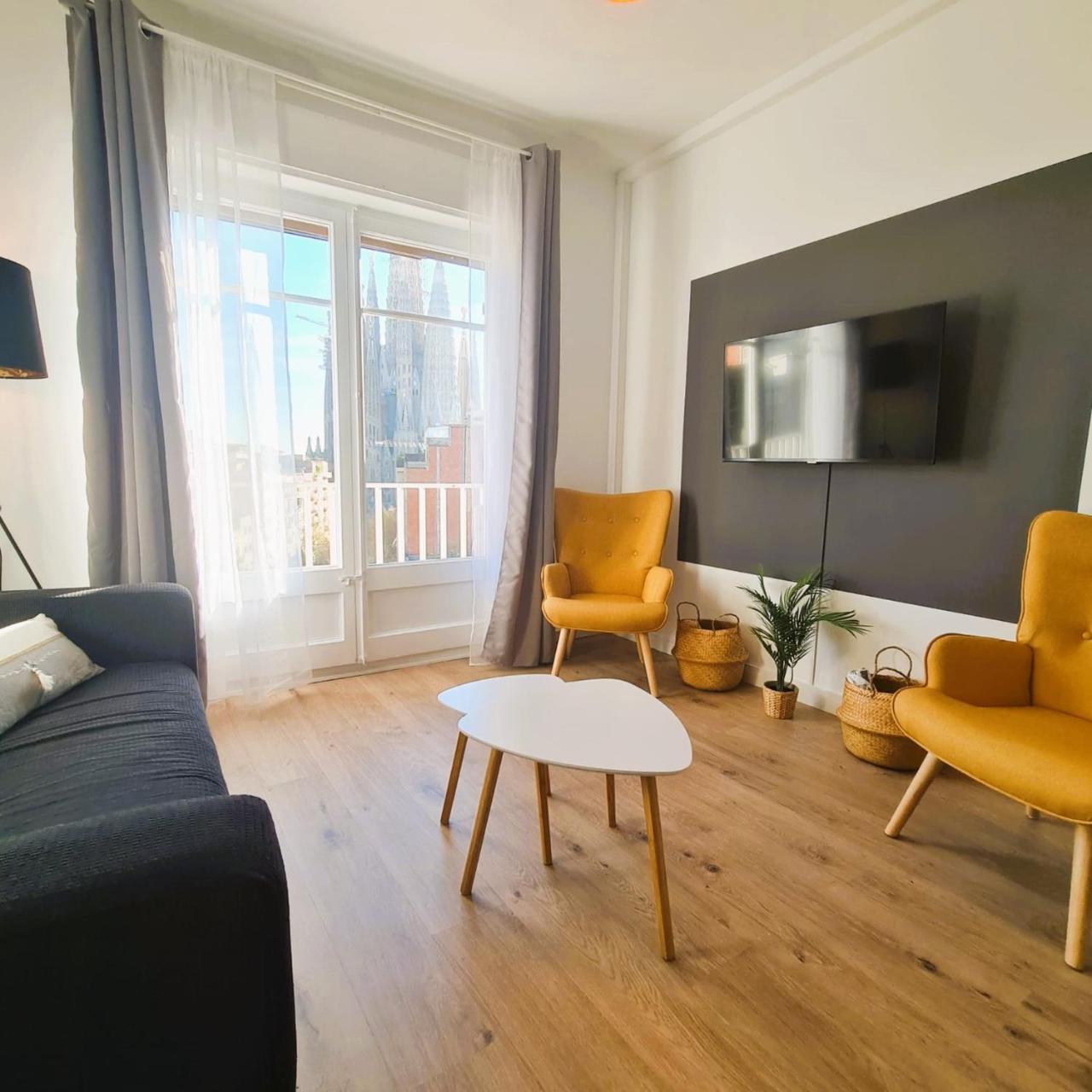 G74 Avenida Gaudi Nice 4 Bedrooms Apartment with Balcony- Sagrada Familia 1