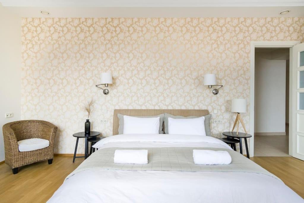 Luxury & Best Location 2