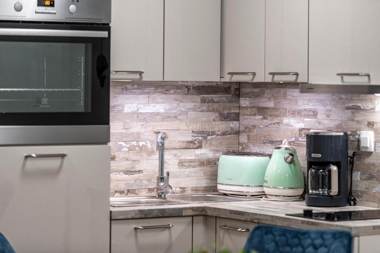 Lupo Gravosa Free Parking 2