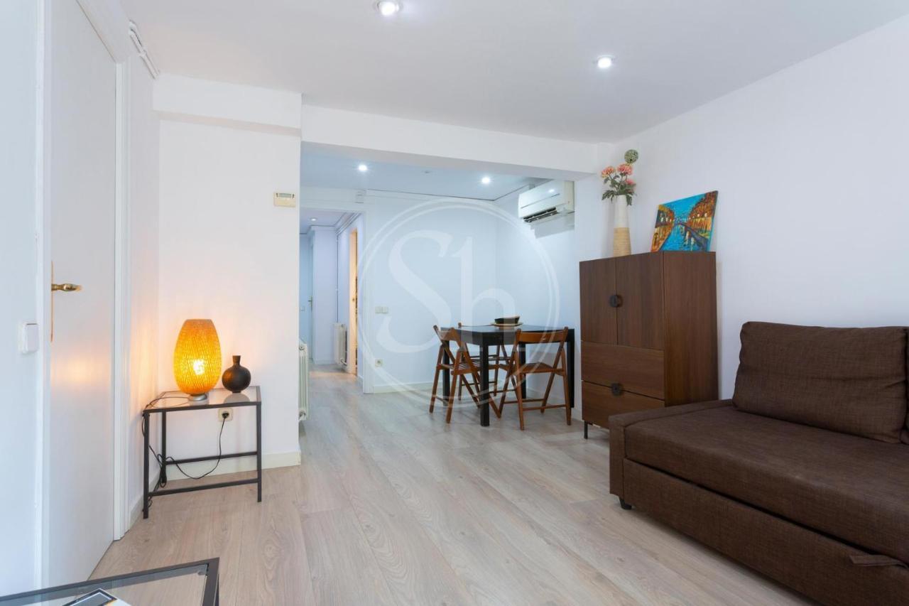 Practico Apartamento Con Terraza En Eixample 2