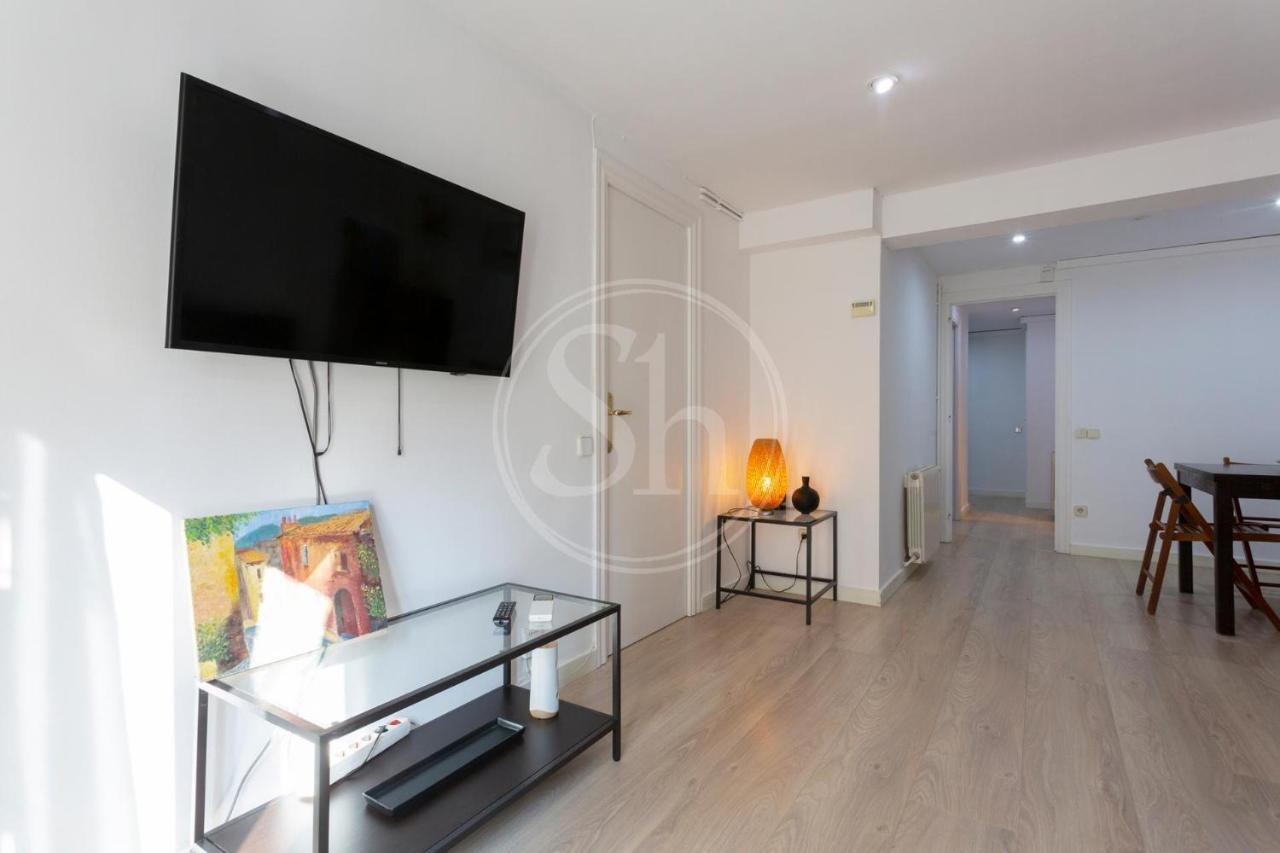 Practico Apartamento Con Terraza En Eixample 1