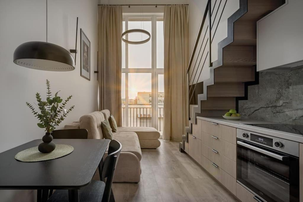 Brand New 58 Loft with Free Parking