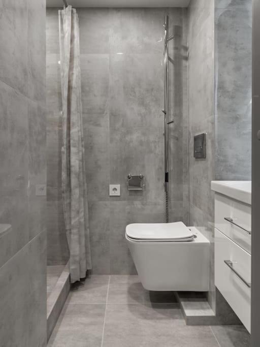 Brand New 58 Loft with Free Parking 2