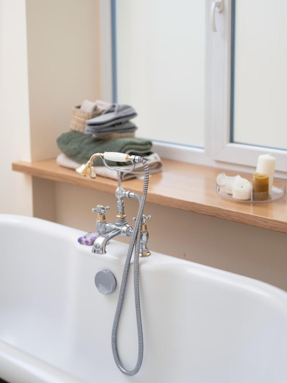 Spacious, Very Cosy, Stylish And Perfectly Located 1