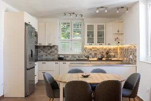 Bliss Apartment Near Bellevue Beach 1