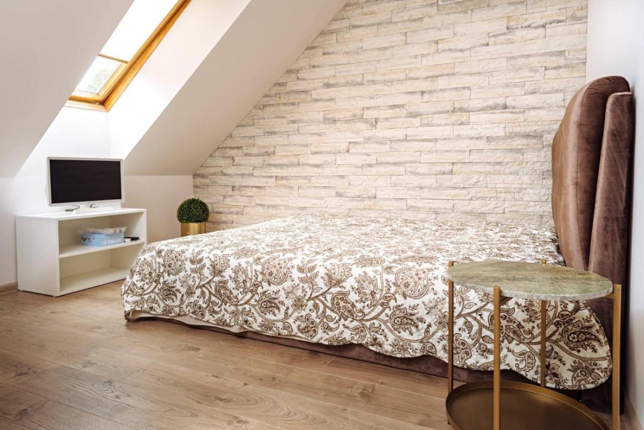 Rbroom (Adults Only)