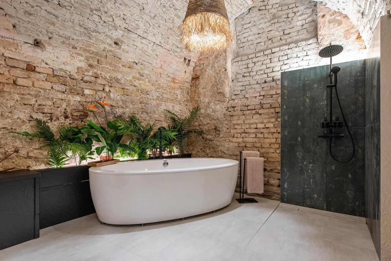 Aura SPA (Adults Only) 2