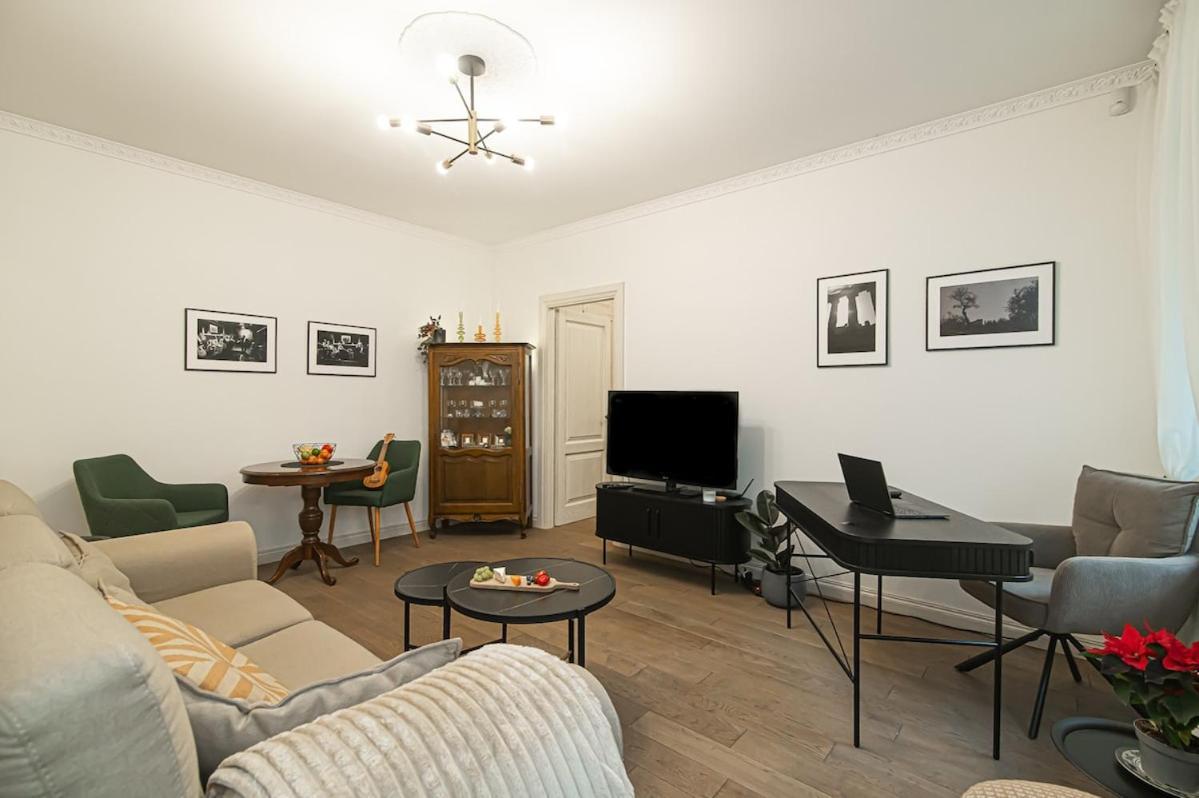 Old Town Apartment on Quiet Private Street (Adults Only)