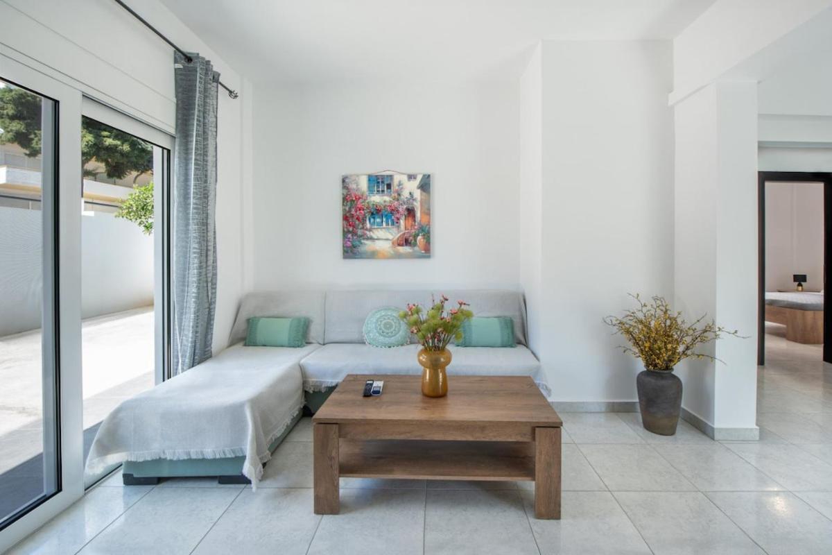 Rhodes Center 2-Bedroom Apartment 1