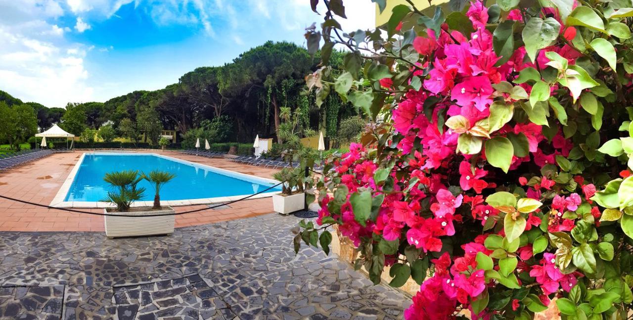 Hotel with Swimming Pool in Arborea Just 650 Meters From the Sea 1