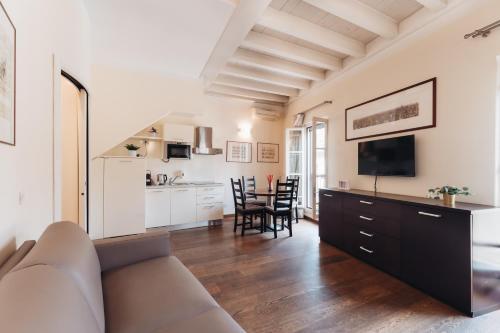 Charming Milan Apartments Brera - Madonnina 1