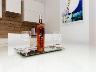 Apartment Iva 31 - Two-Bedroom Apartment with Balcony And City View