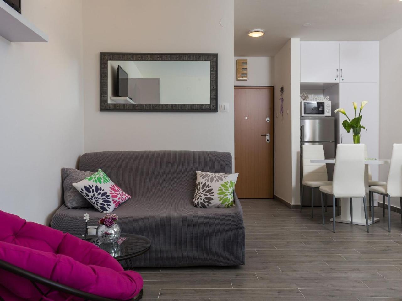 Apartment South Side - Studio Apartment with City View 1