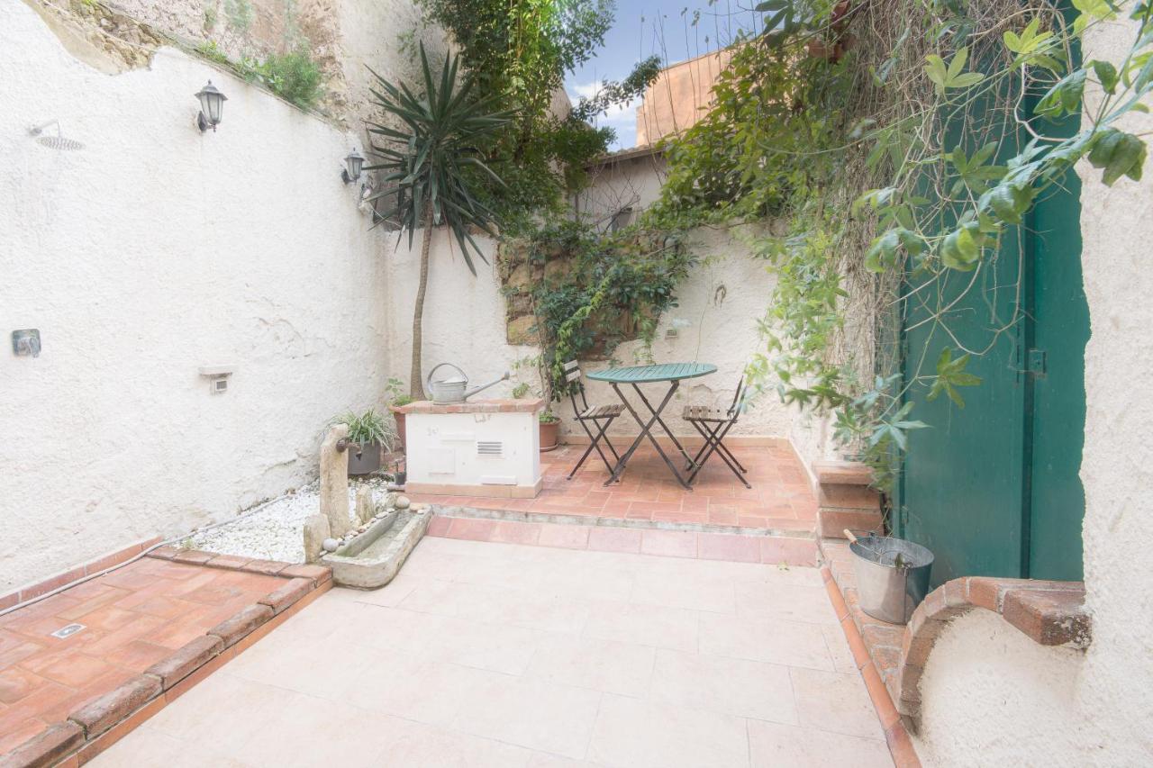 Right House - Small Garden in Old Town - Historical Castle District (Adults Only) 1