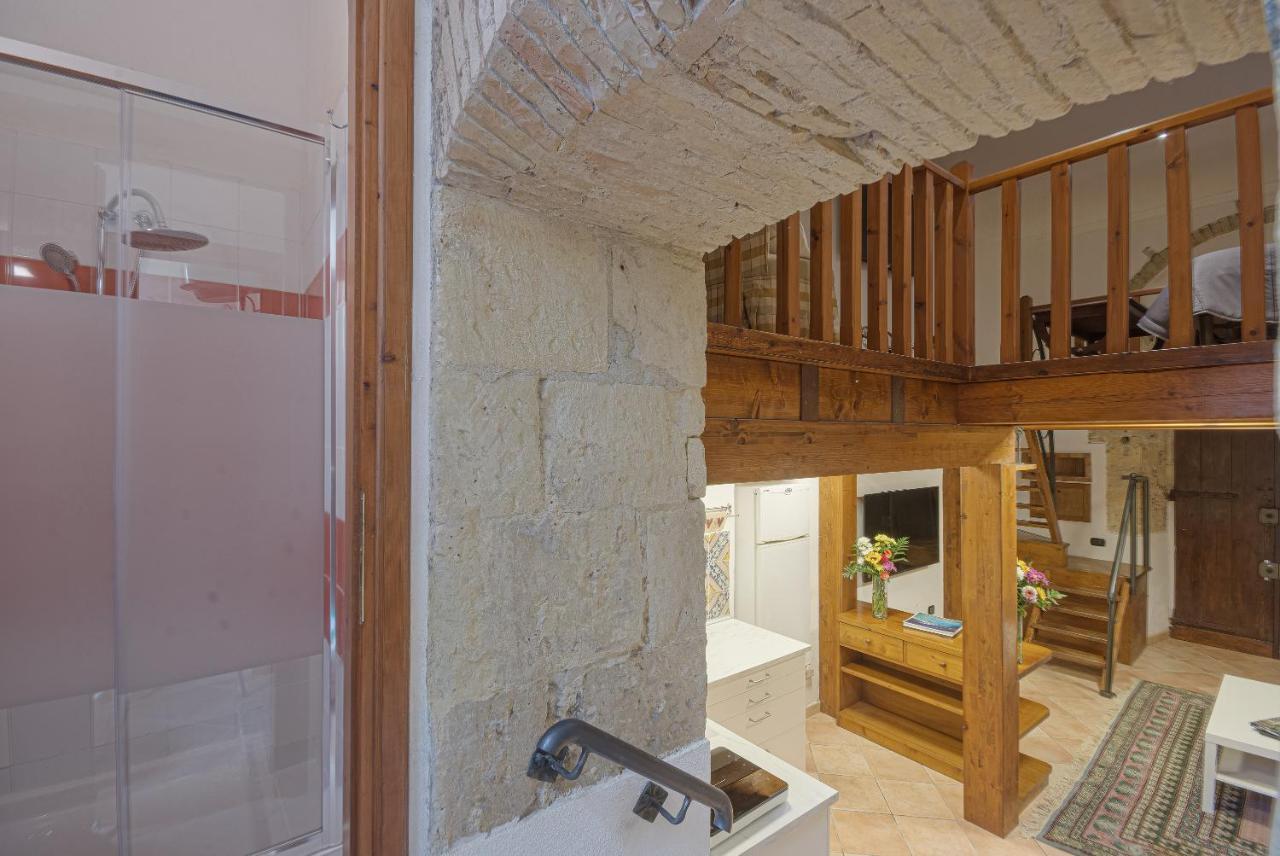 Right House - Small Garden in Old Town - Historical Castle District (Adults Only) 2