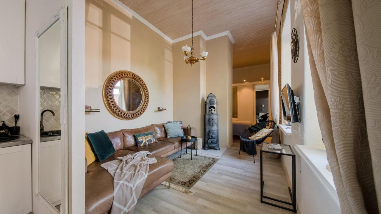 20 Stairs (Adults Only)