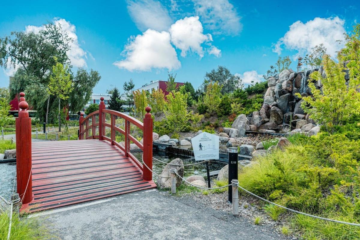 Modern 50m2 Flat by Japanese Garden, 3rd Floor 2