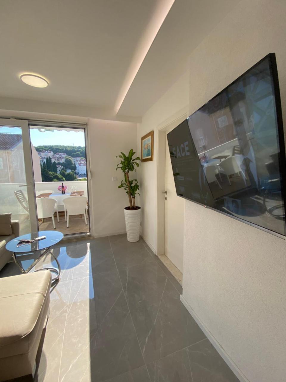 White Sapphire Apartment 1