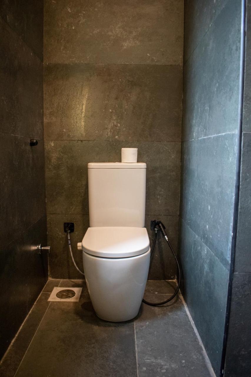 High Ceiling Greenish Apt 1014 2