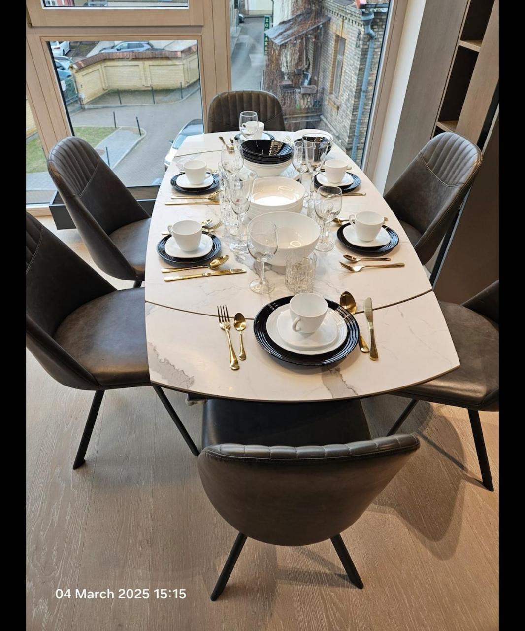 Happy Inn VIP Lounge, Self Check-In, Parking 2