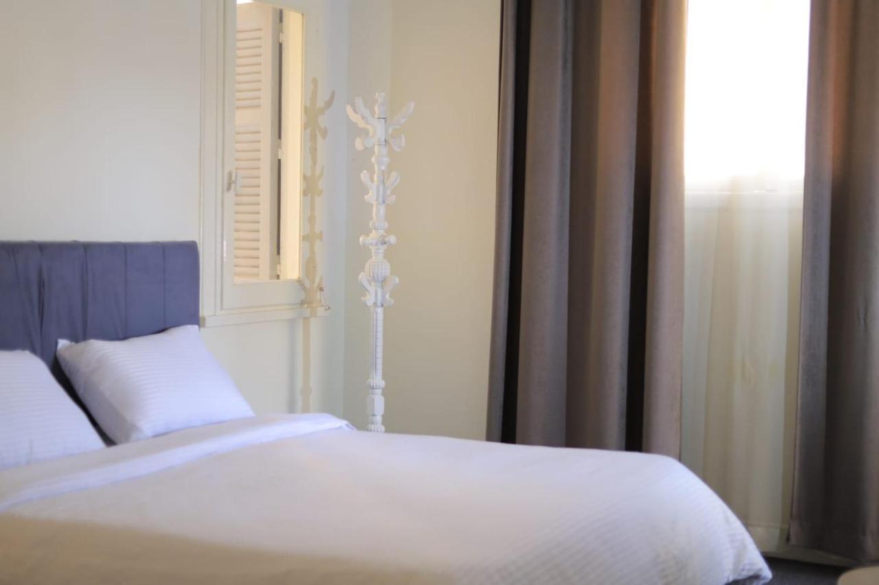 Hotel Room in the Heart of Cairo 1