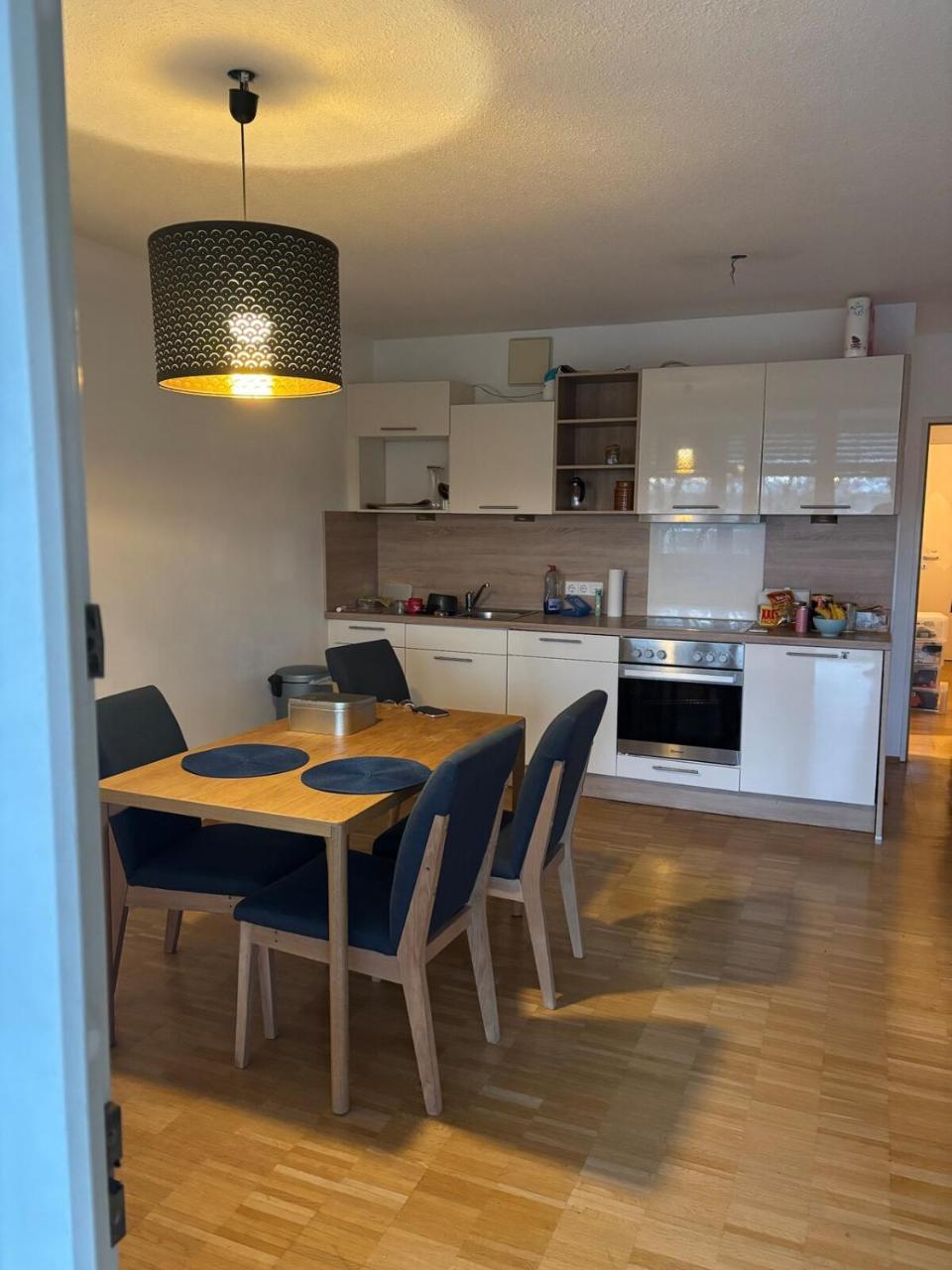 55 M2 Sunny Westend Flat