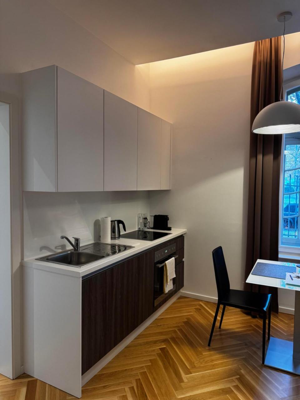 Royal Gmbh (Adults Only)