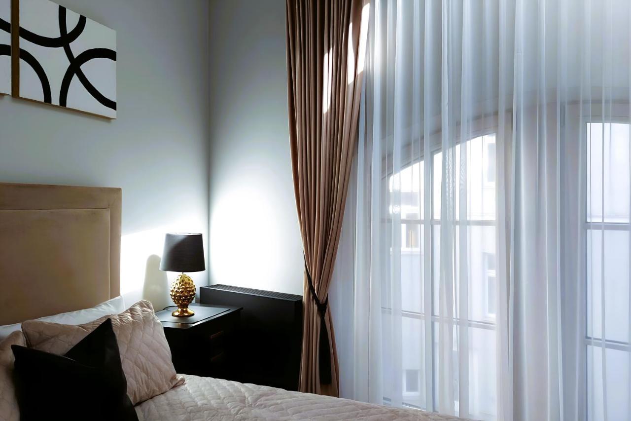 Elumen Studio Apartment I Near Cathedral & Bernardine Park (Adults Only) 1