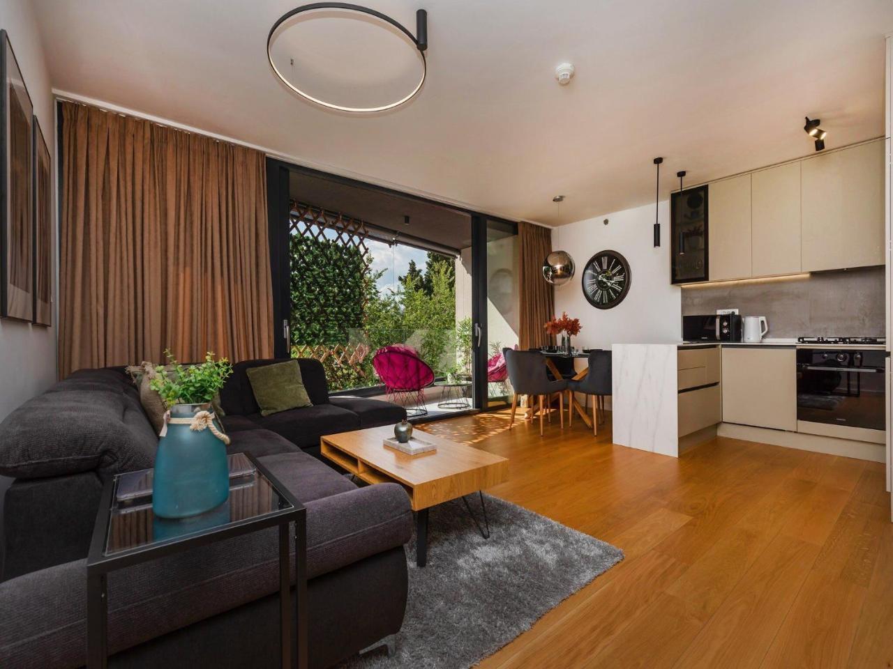 Apartment Floramye - Three Bedroom Apartment with Balcony 2