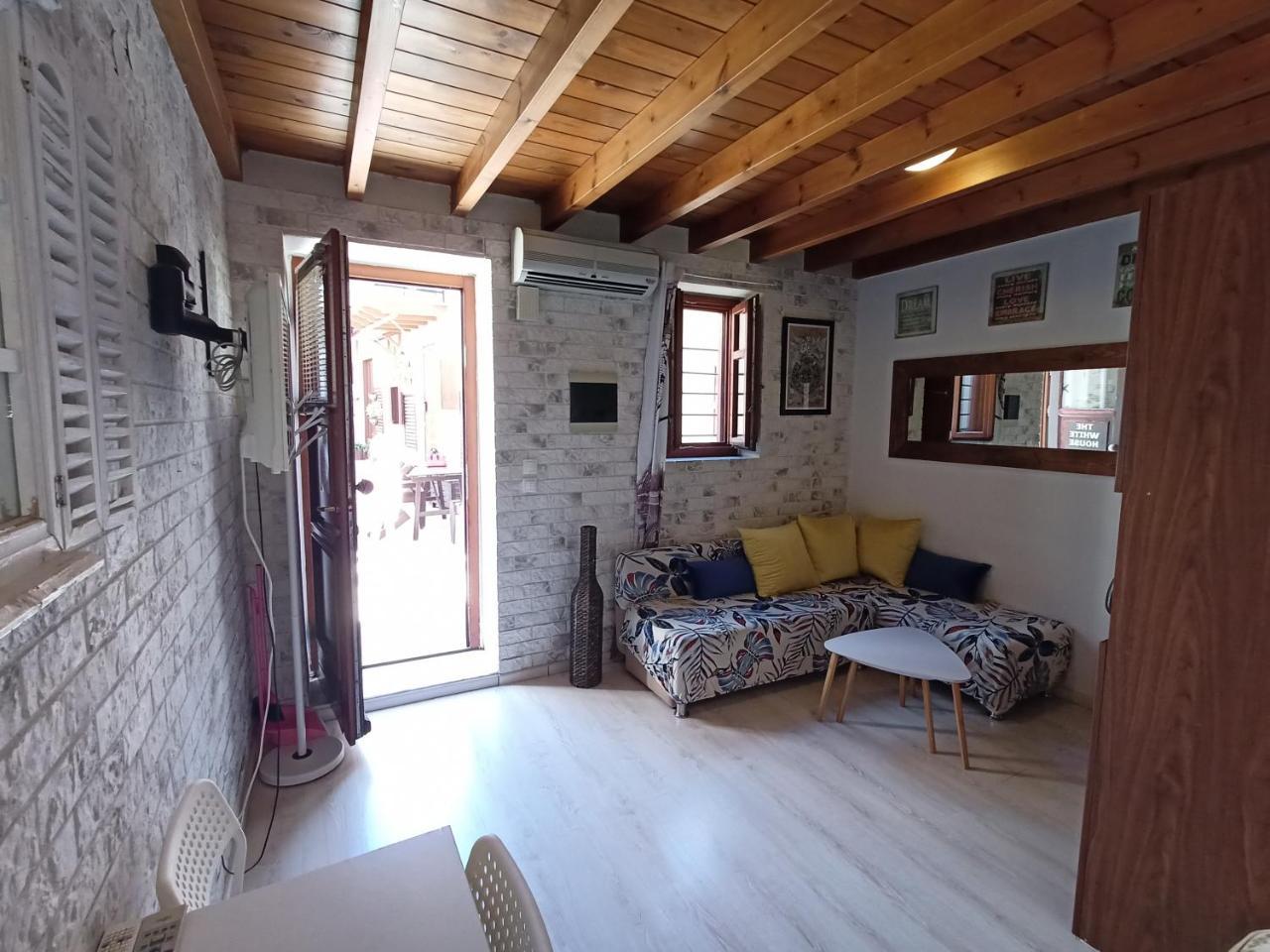 The White House of Rhodes 1