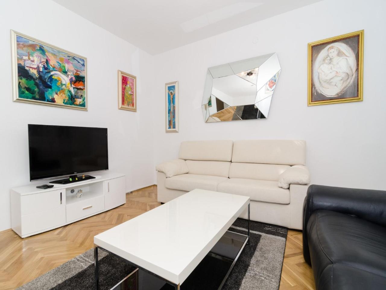 Apartment Iva 31 - Two-Bedroom Apartment with Balcony And City View 1