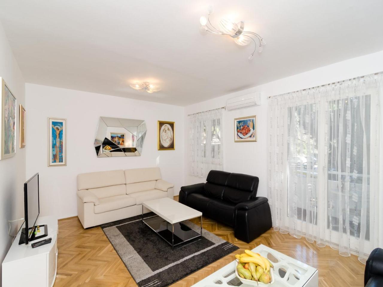 Apartment Iva 31 - Two-Bedroom Apartment with Balcony And City View 2