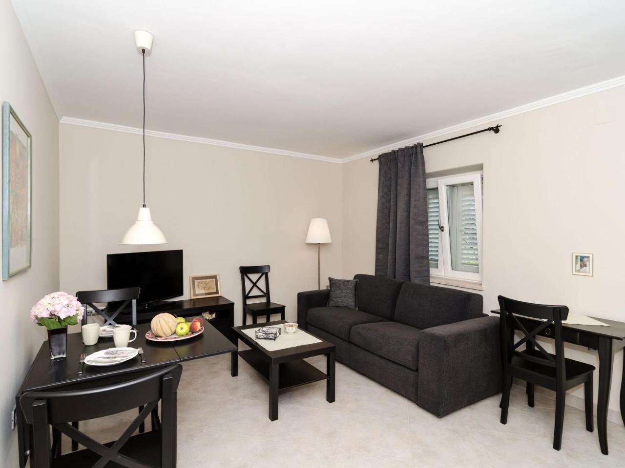 Apartments Gaura - One-Bedroom Apartment with Terrace 1