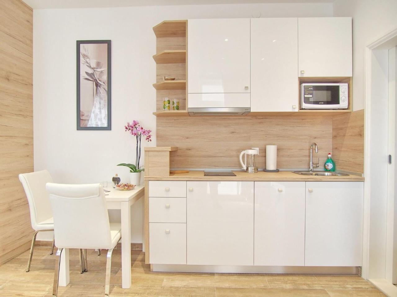 Apartments Sweet Escape- Studio Apartment with Terrace And Sea View 2