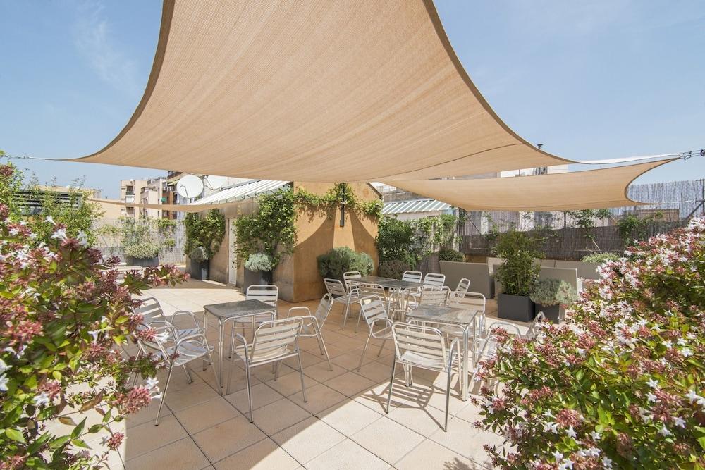 Happy People Gaudi Sant Pau