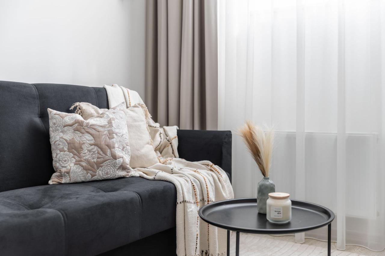 Fox Rock Studio - Self Check in 1